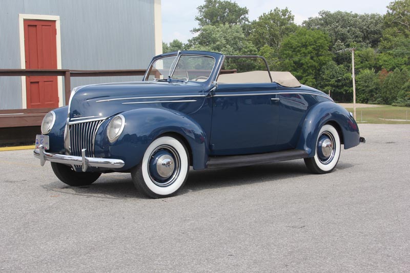 1939 Ford DeLuxe Convertible Coupe