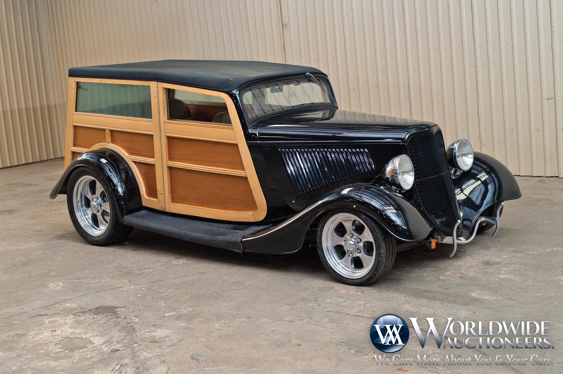 1933 Ford Custom Woodie Wagon