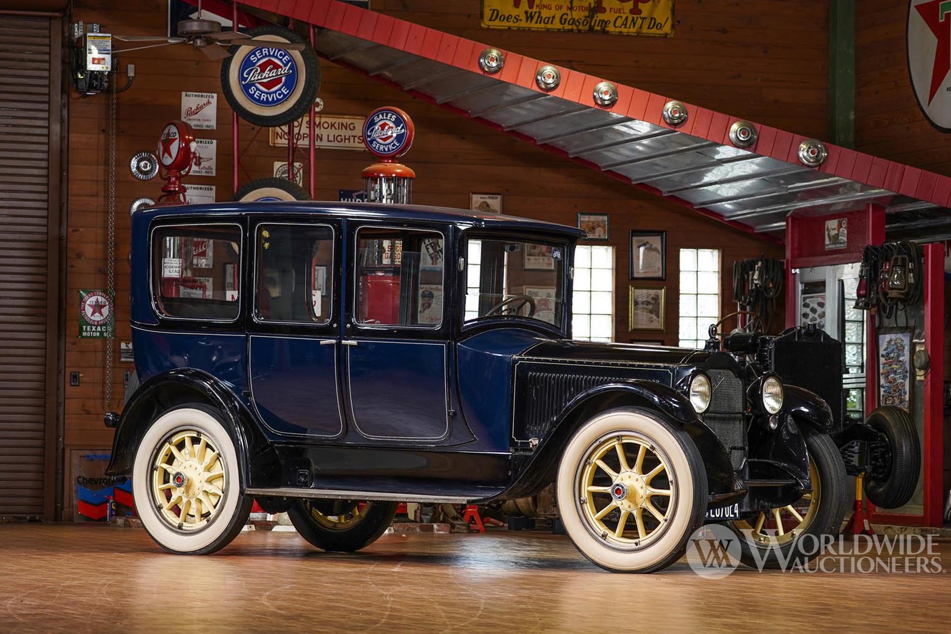 1918 Packard 3-25 Twin Six Seven-Passenger Brougham