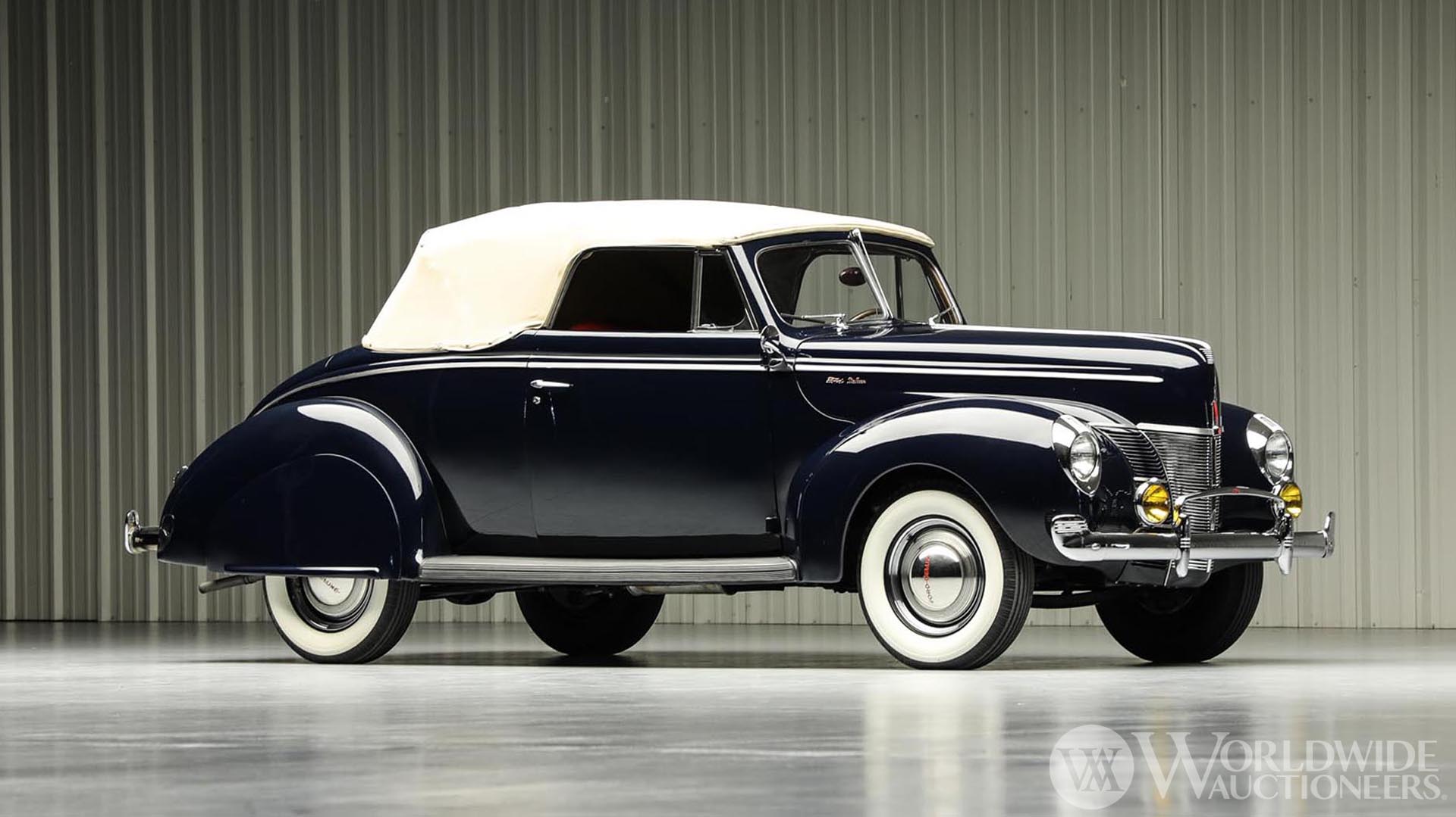1940 Ford DeLuxe V-8 Convertible