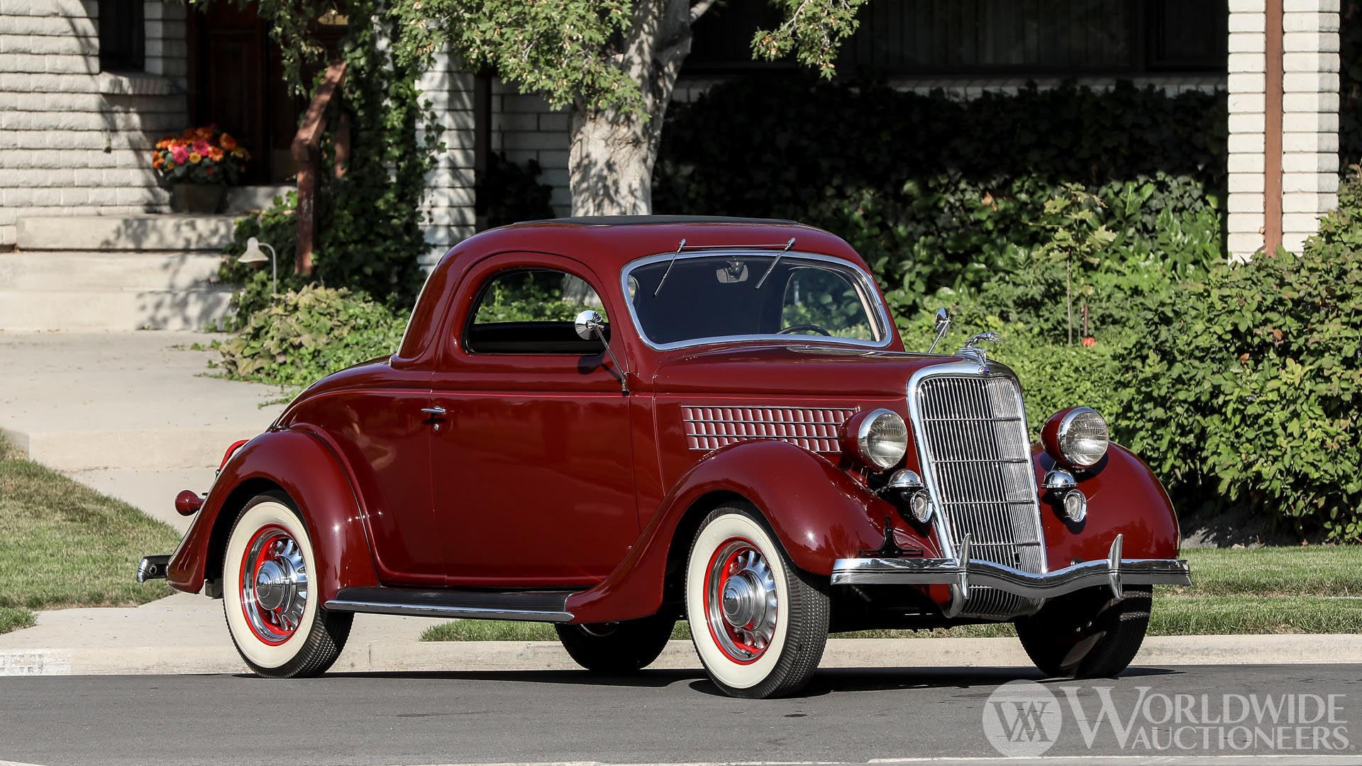 1935 Ford Deluxe Three-Window Coupe