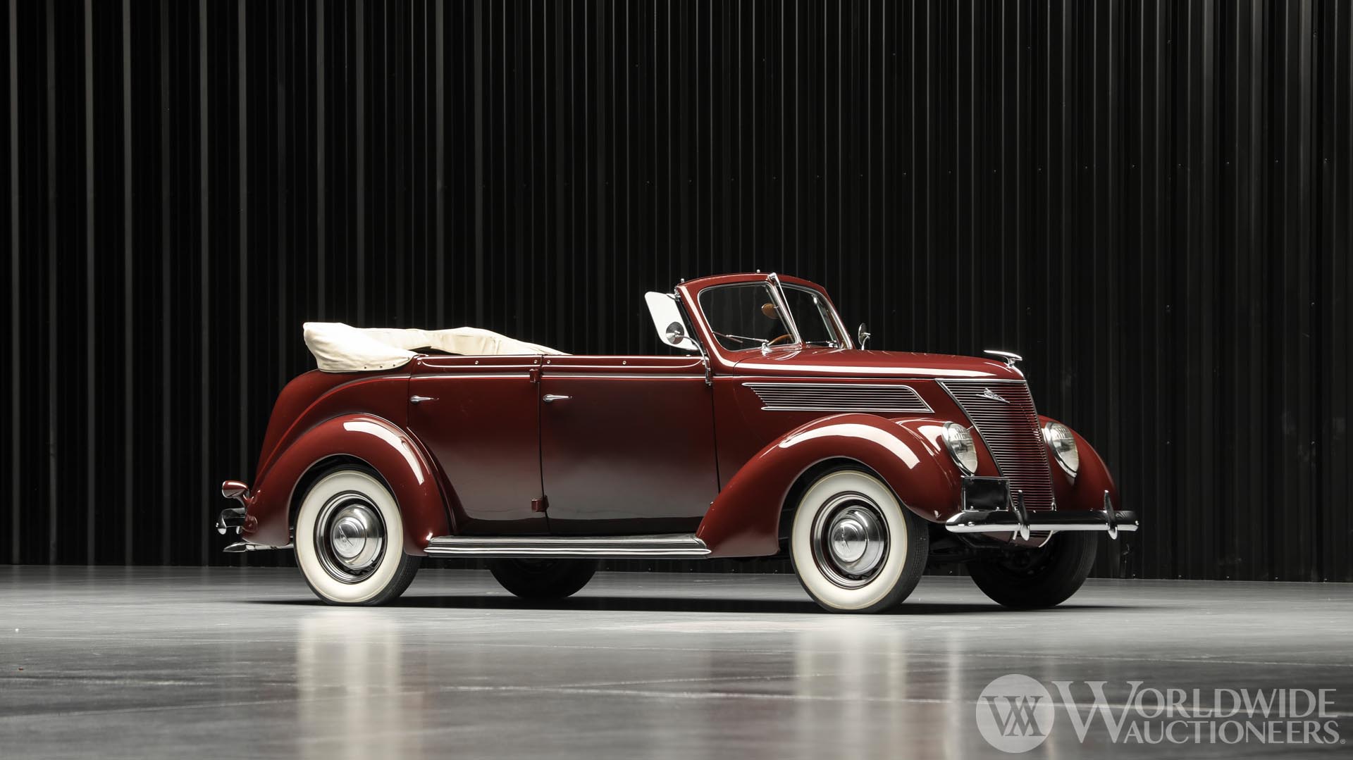 1937 Ford Deluxe Phaeton