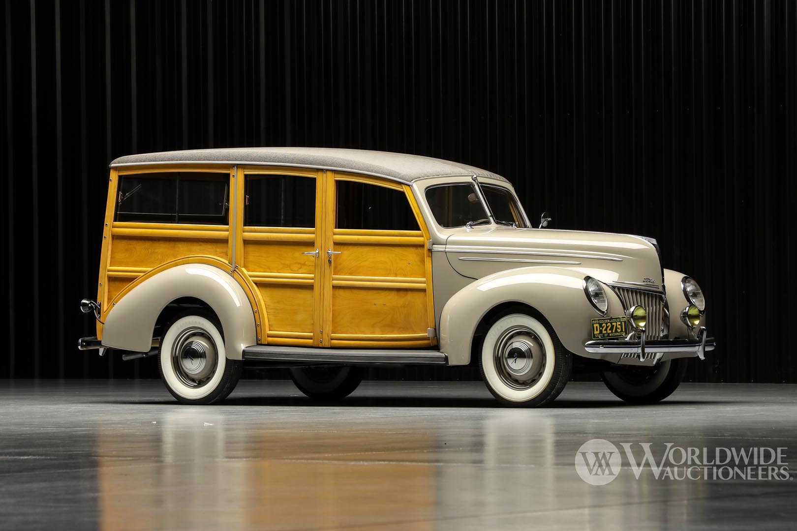 1939 Ford DeLuxe Station Wagon