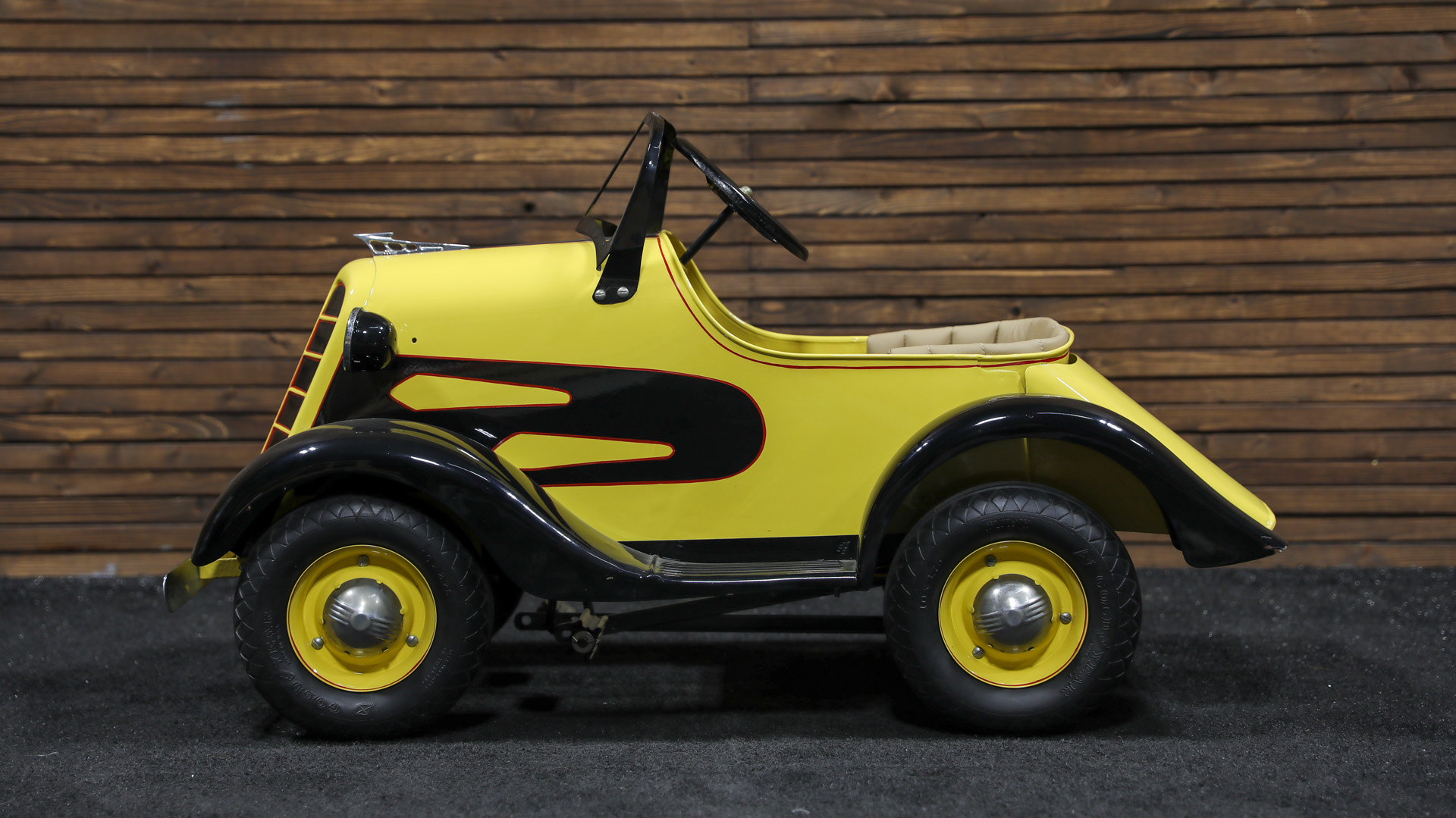 1930s Auburn-Style Roadster Pe dal Car